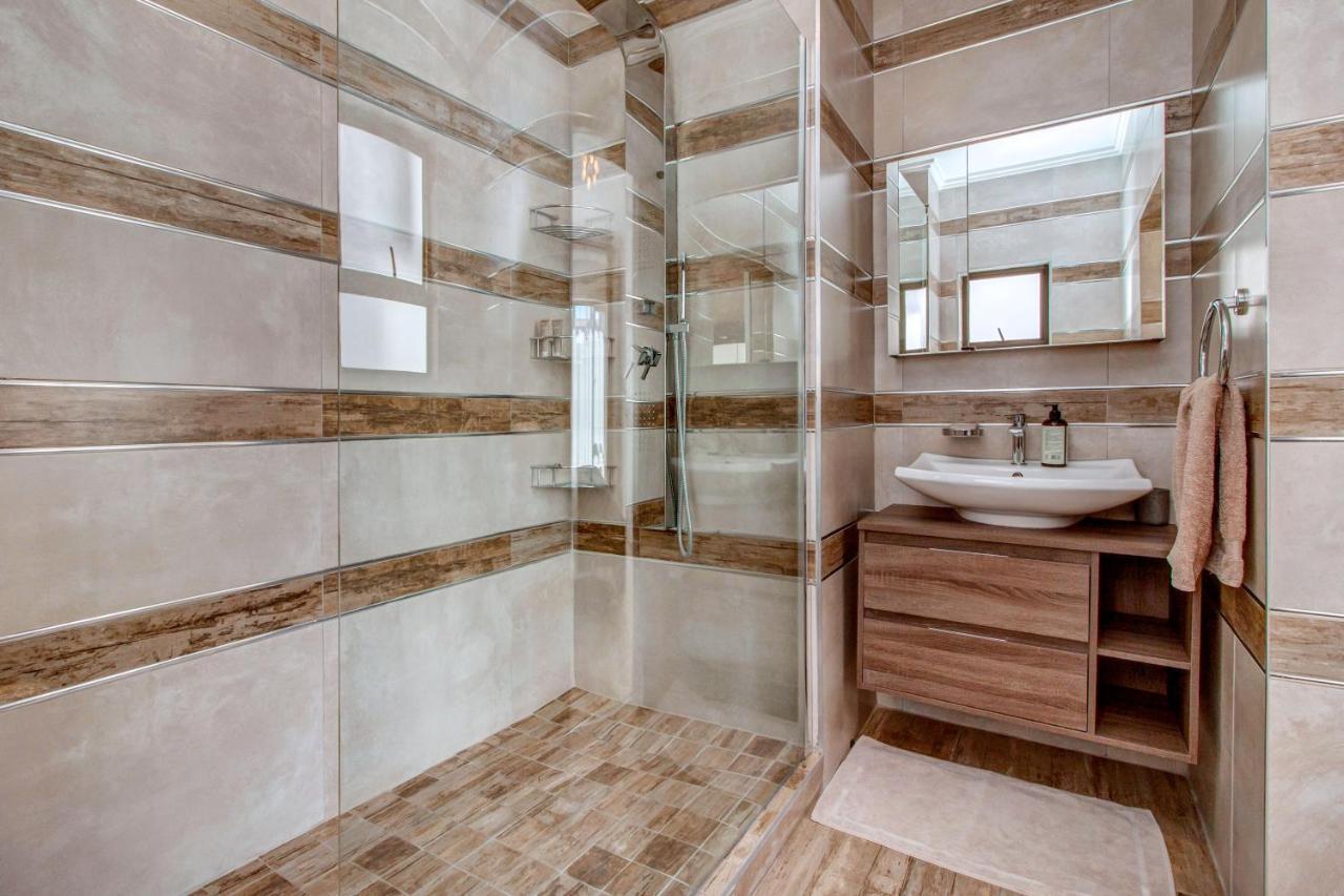 Upmarket Ultra Modern Sandton *