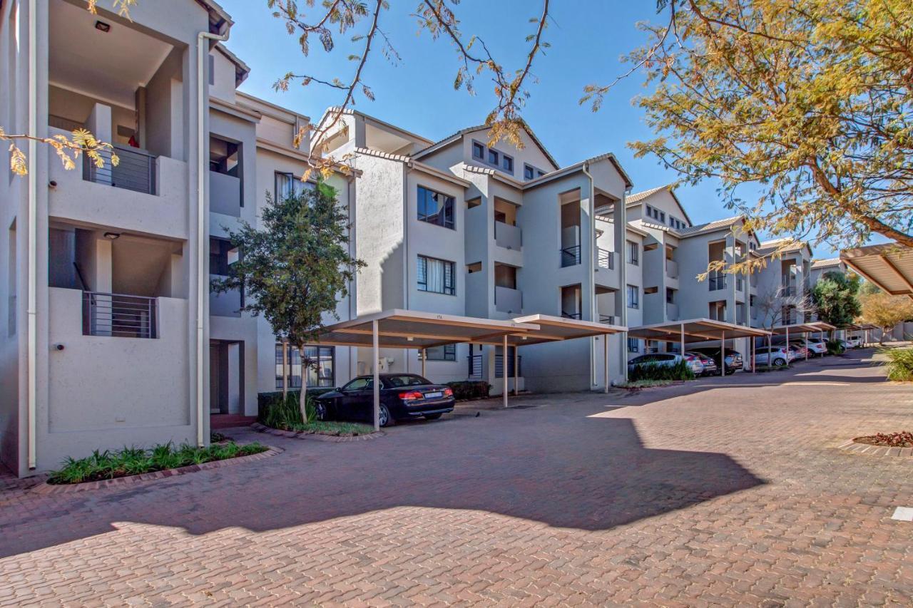 Upmarket Ultra Modern Sandton Apartamento