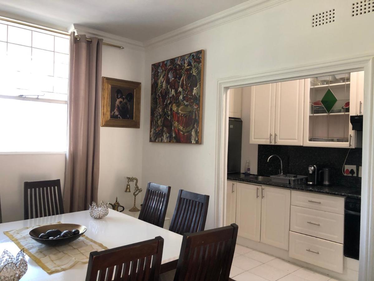 Sandton Luxury Living At 102 Kambula *