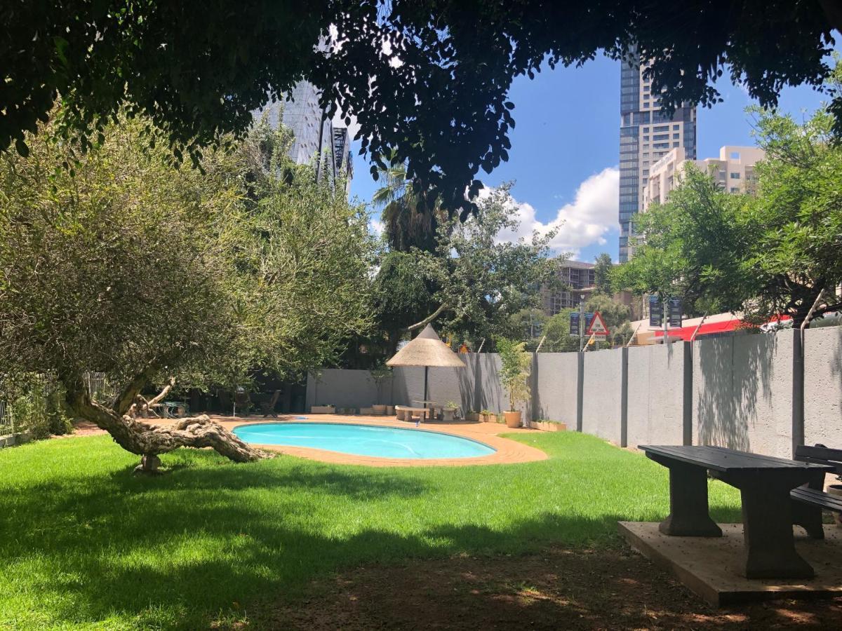 Sandton Luxury Living At 102 Kambula *