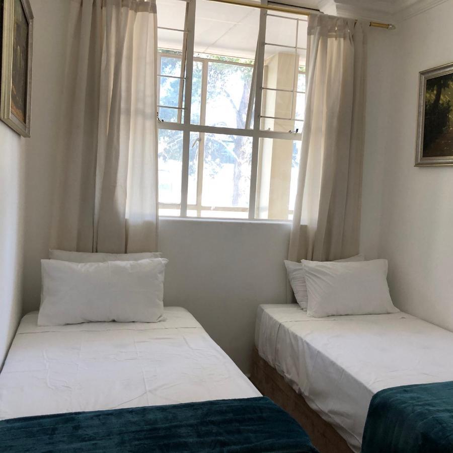 Sandton Luxury Living At 102 Kambula *