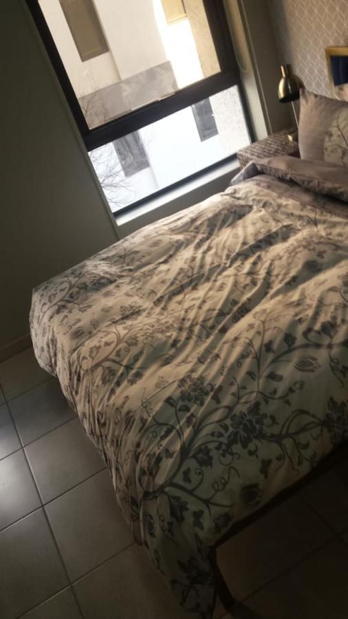 One Rosebank Apartment *