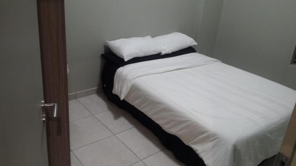 One Rosebank Apartment *