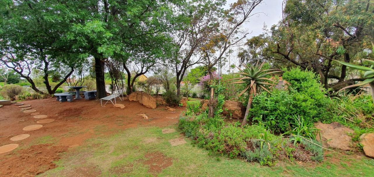 Kaleaba House In A Tranquil Surburb - Linmeyer * Johannesburg