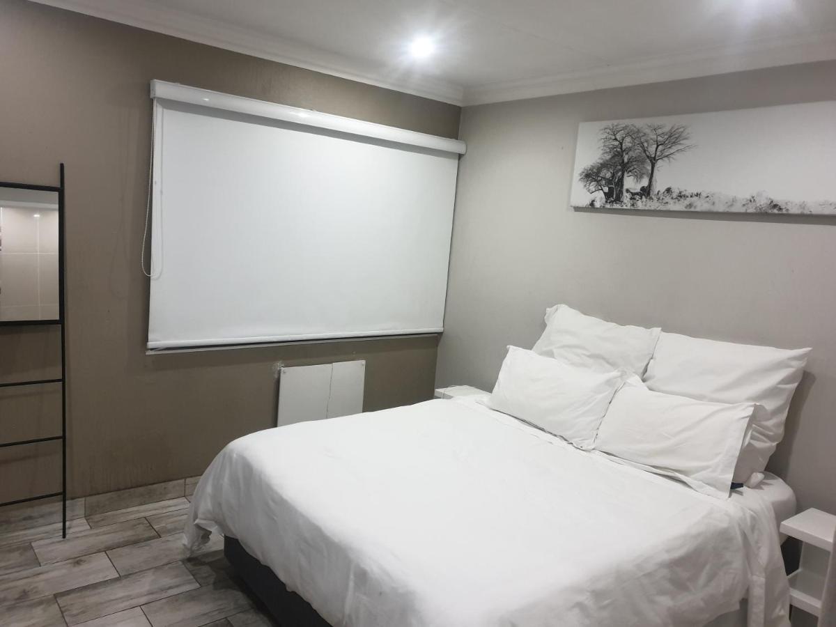 Apartment Semeni Asante 16 Johannesburg
