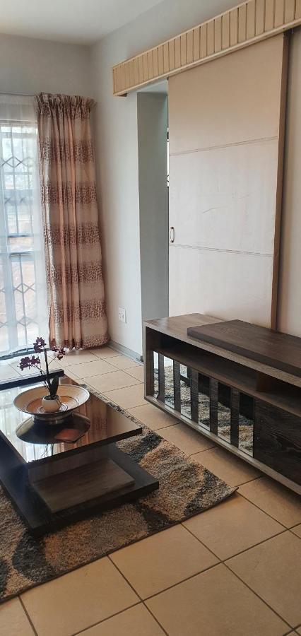 Kaleaba House In A Tranquil Surburb - Linmeyer Guest house *