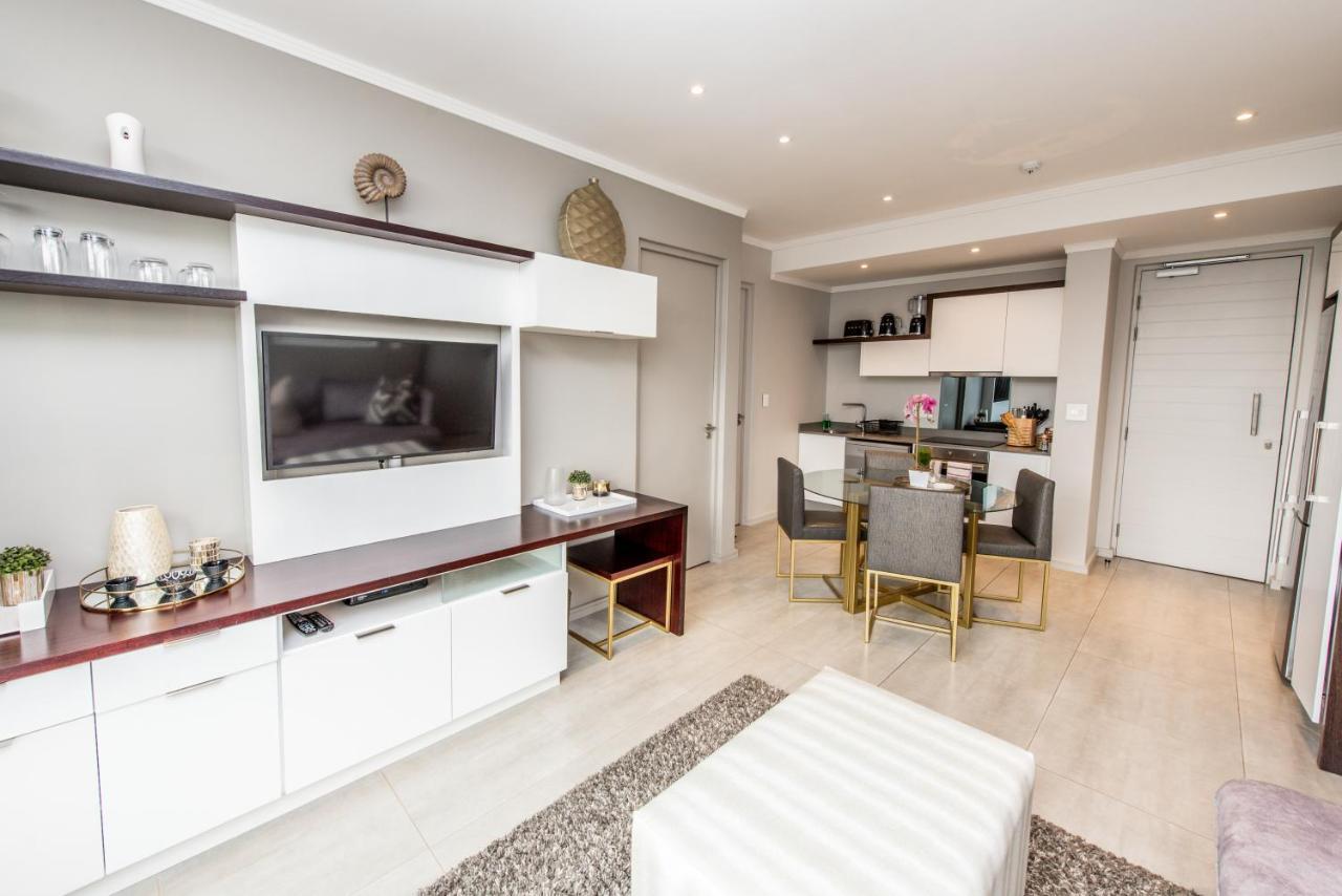 8th Floor, 2 Bedroom Luxury Masingita! Apartment Johannesburg