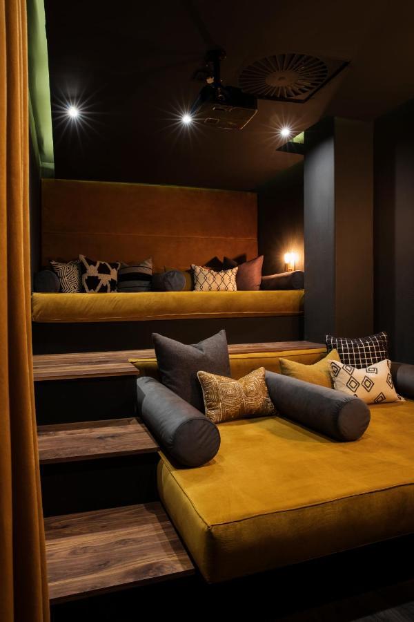 Blackbrick Sandton One Hotel *