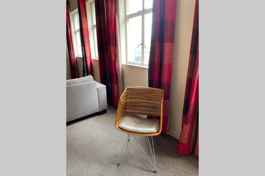 Cool & Easy Flat In The Heart Of Marshalltown Apartment