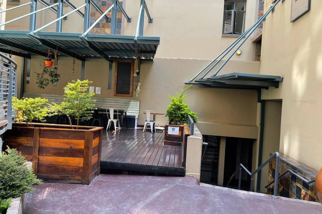 Cool & Easy Flat In The Heart Of Marshalltown * Johannesburg