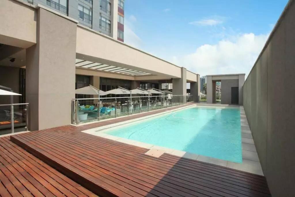 1 Bedroom Luxury Sandton Skye Apartamento *