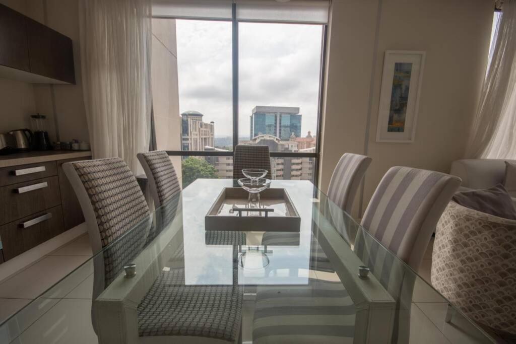 1 Bedroom Luxury Sandton Skye Apartamento