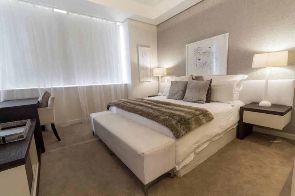 1 Bedroom Luxury Sandton Skye Apartamento