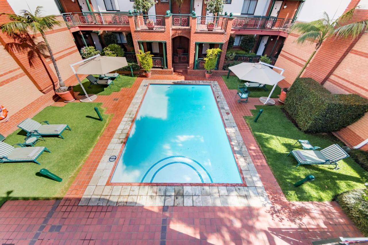 Hotel Courtyard Rosebank 4*