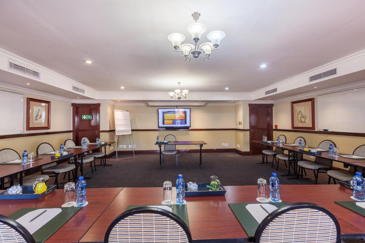 Courtyard Rosebank Hotel