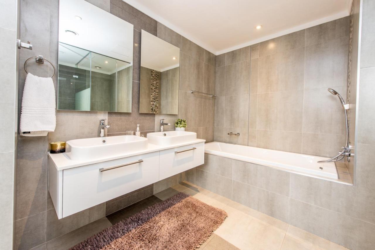 8th Floor, 2 Bedroom Luxury Masingita! Apartment Johannesburg