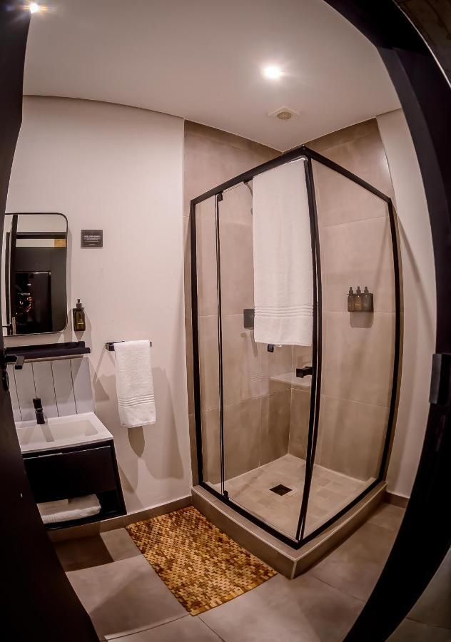 Blackbrick Sandton One Hotel *