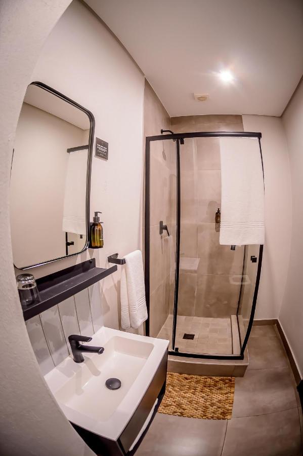 Blackbrick Sandton One Hotel *