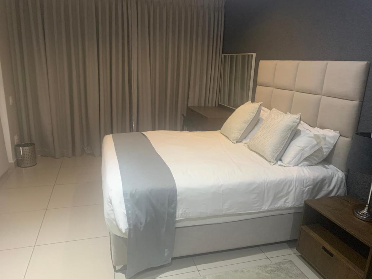 Sandton Luxury Apartment *