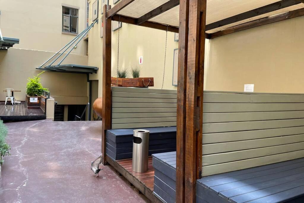 Cool & Easy Flat In The Heart Of Marshalltown Apartment *