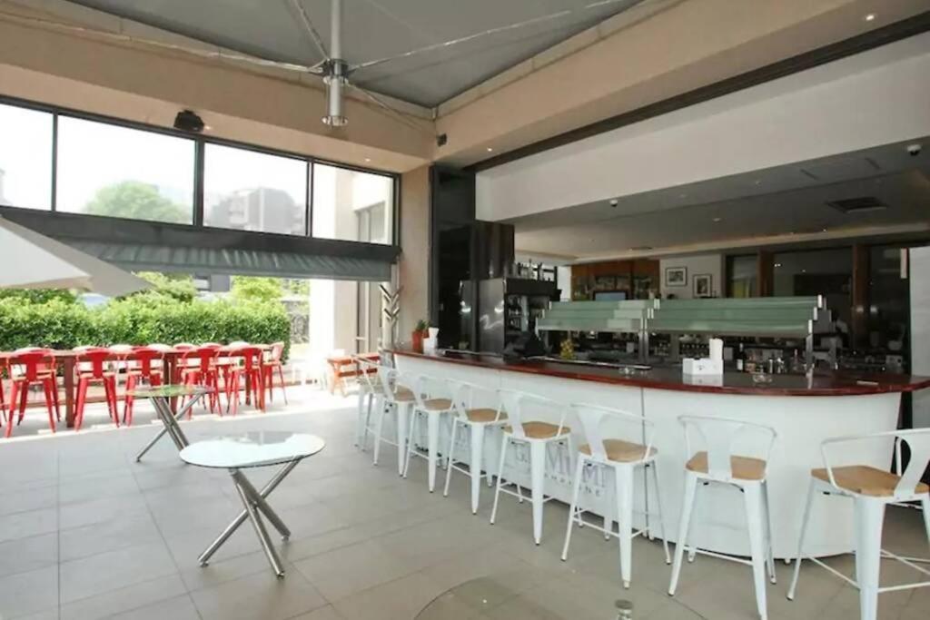 1 Bedroom Luxury Sandton Skye