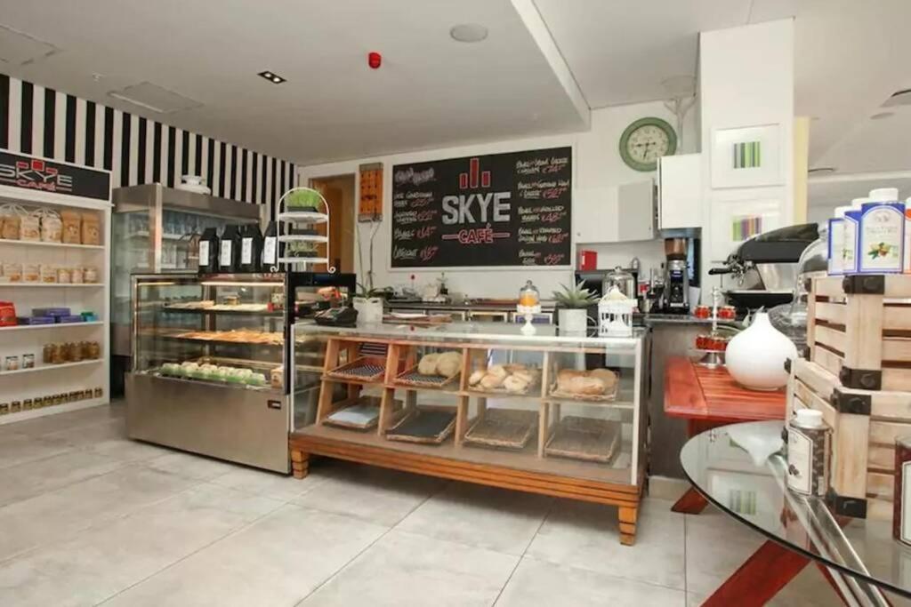 Apartamento 1 Bedroom Luxury Sandton Skye
