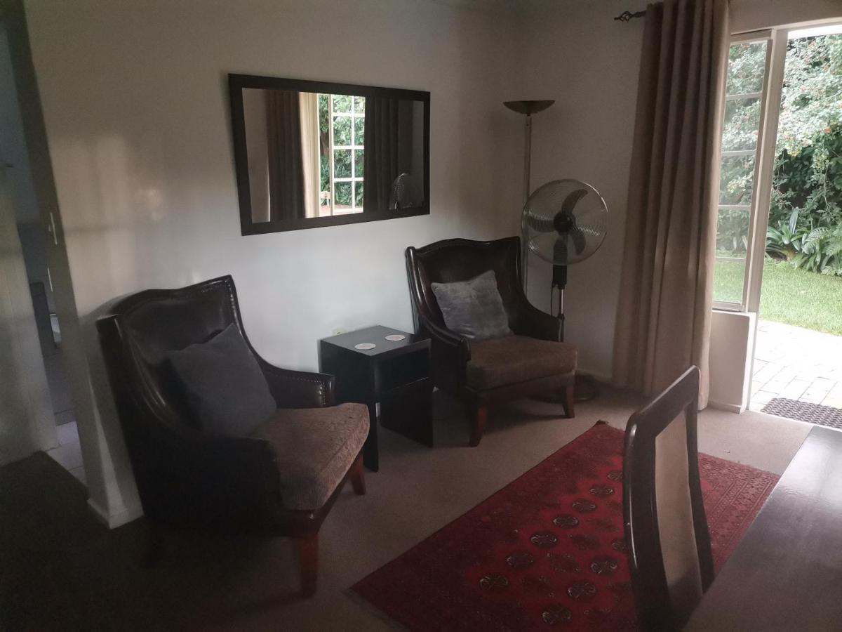 Rosebank By Claires 2* Johannesburg