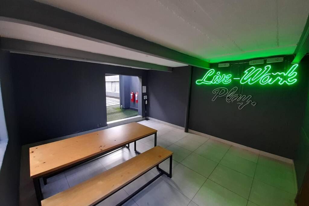 Luxury 5min Walk To Gandhi Square + Wifi *