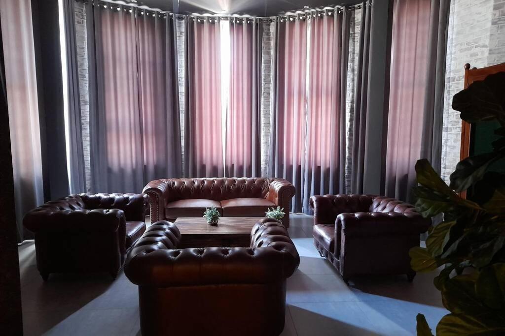 Luxury 5min Walk To Gandhi Square + Wifi Apartment *