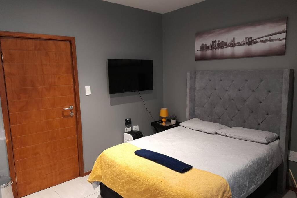 Luxury 5min Walk To Gandhi Square + Wifi