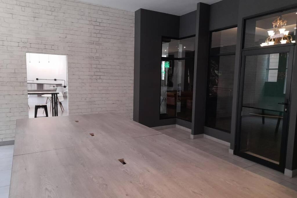 Apartment Luxury 5min Walk To Gandhi Square + Wifi