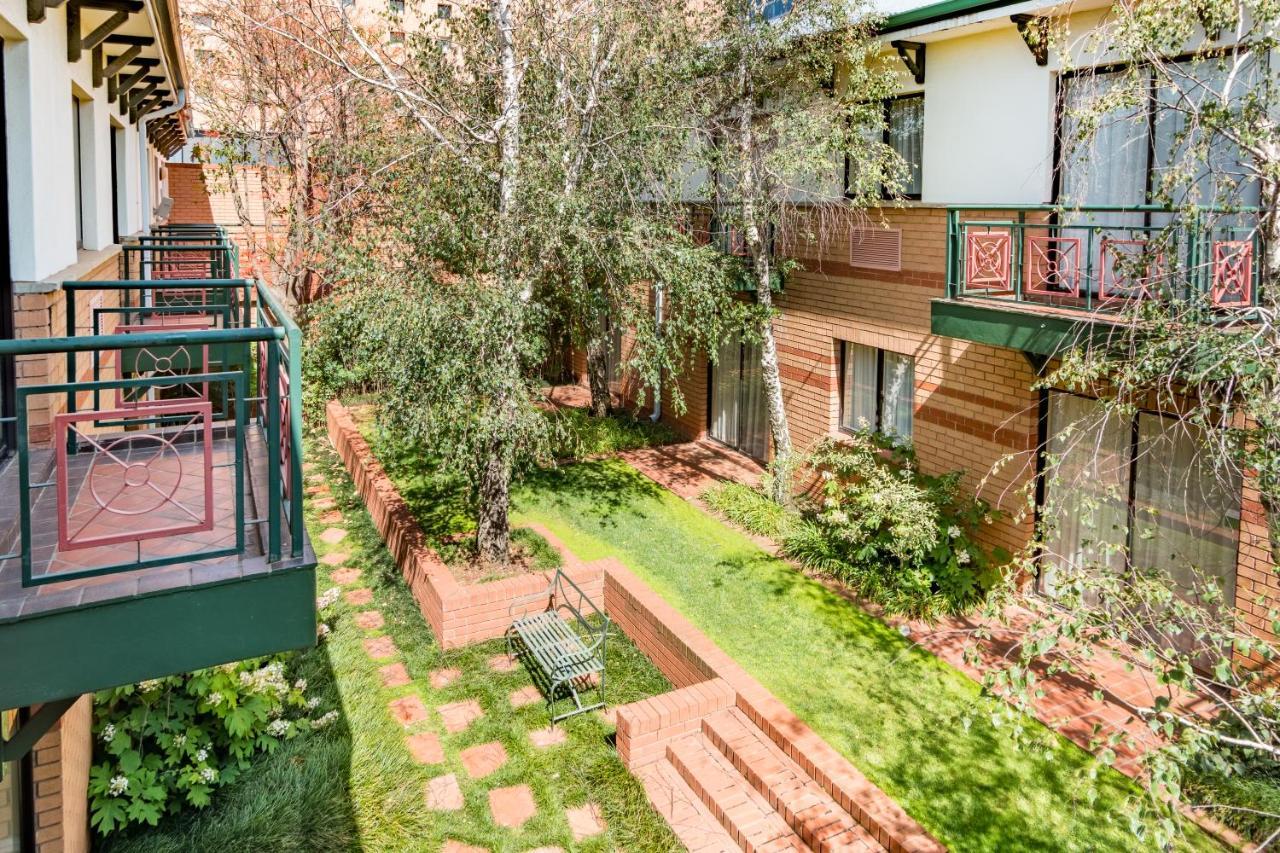 Hotel Courtyard Rosebank 4*