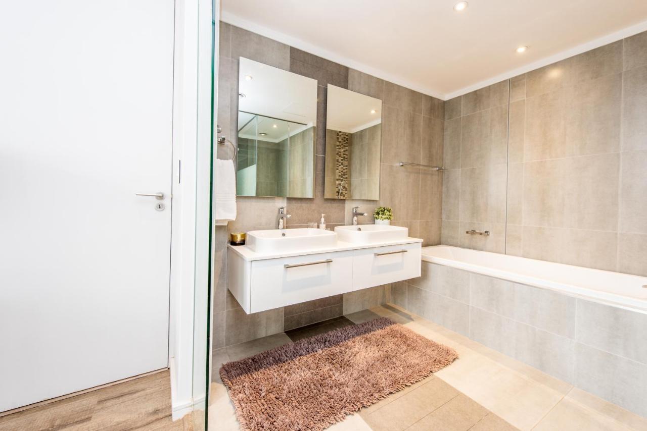 8th Floor, 2 Bedroom Luxury Masingita! Johannesburg