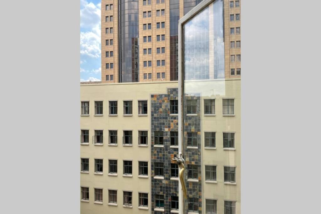 Apartment Cool & Easy Flat In The Heart Of Marshalltown Johannesburg