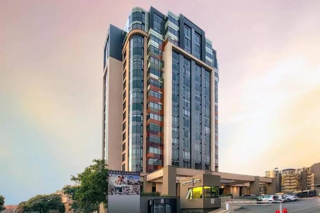 1 Bedroom Luxury Sandton Skye *