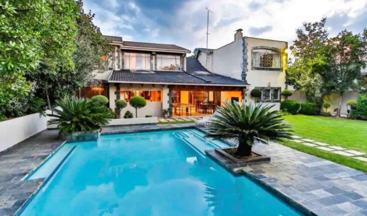 Exquisite Hide Out In Sandton Johannesburg