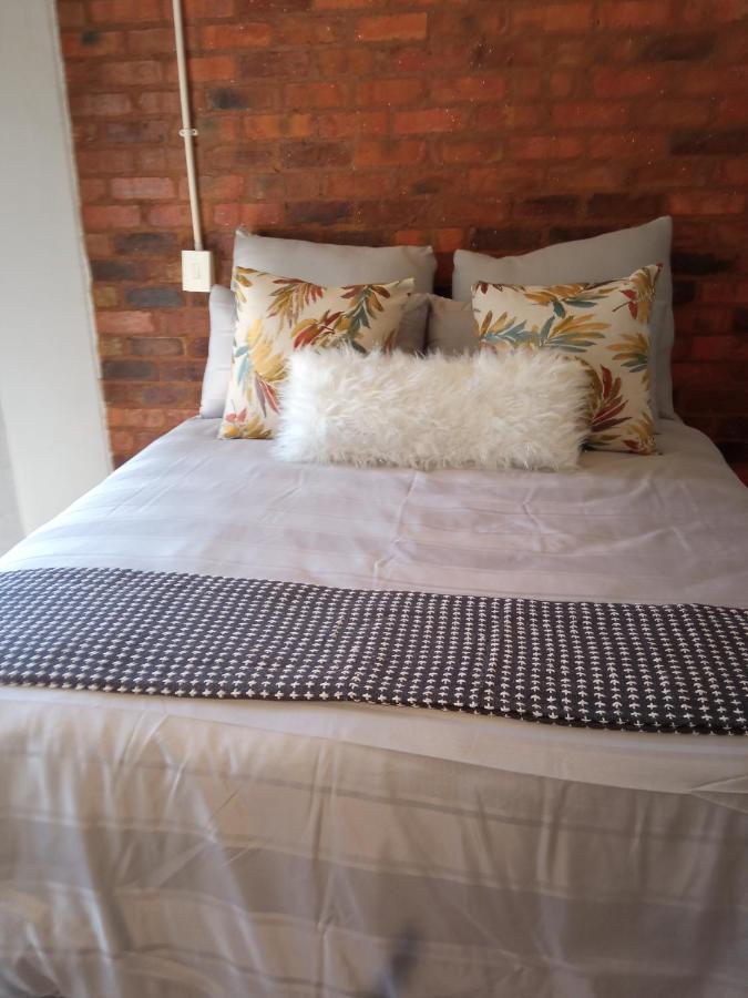 Royal Stina Hotel-style With Swimming Pool Bed & Breakfast Johannesburg