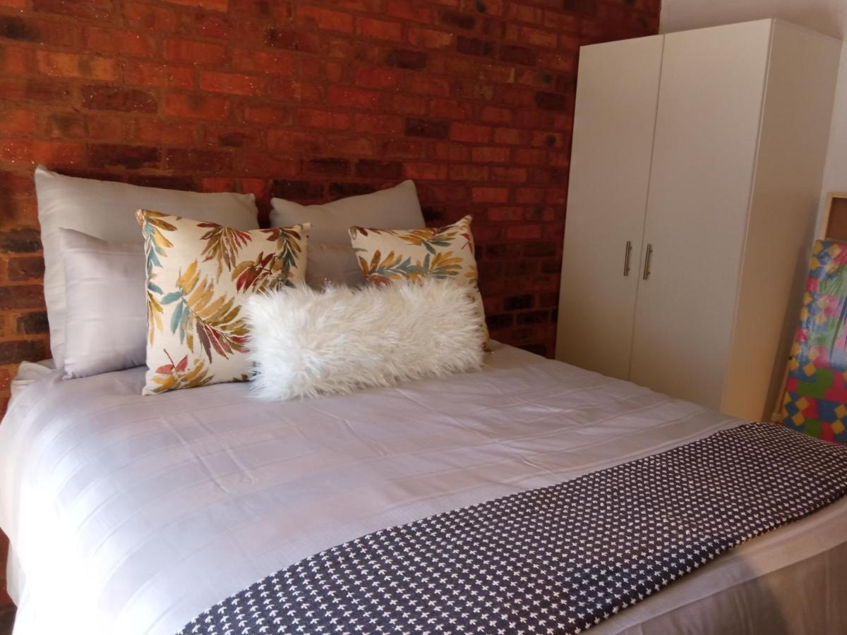 Royal Stina Hotel-style With Swimming Pool Bed & Breakfast Johannesburg