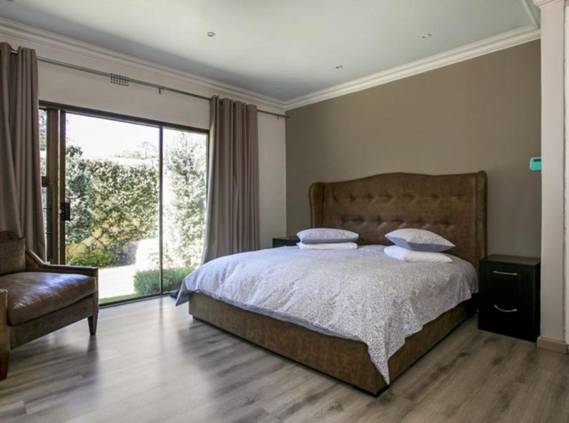 Apartment 13 Sandown Valley, Sandton