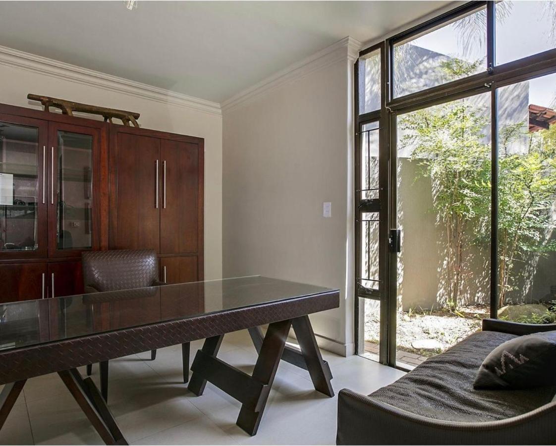 13 Sandown Valley, Sandton