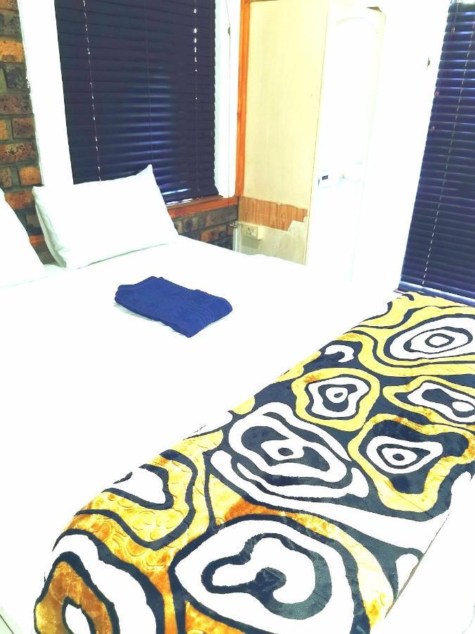 497 On West Ave * Johannesburg