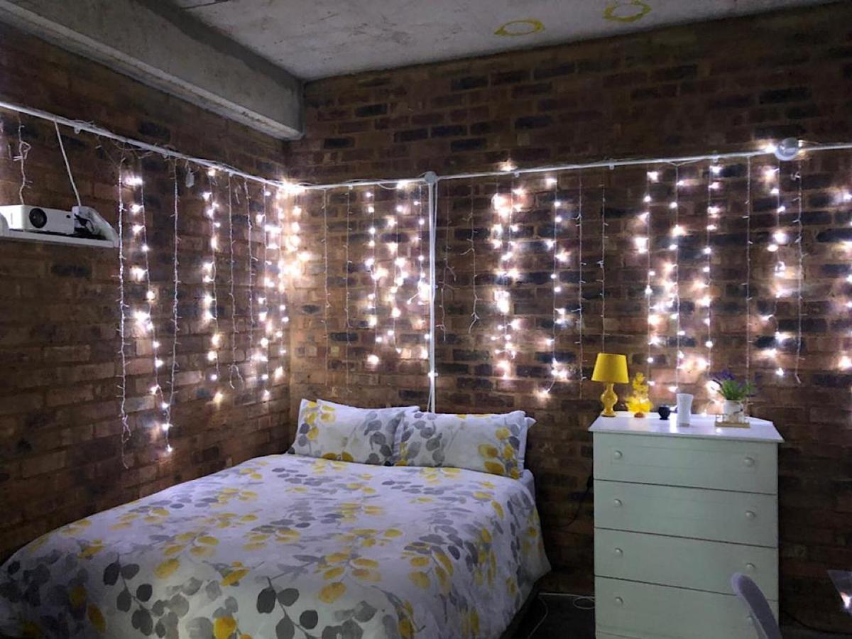 Cozy In The Center Of Maboneng With Free Wifi Căn hộ *