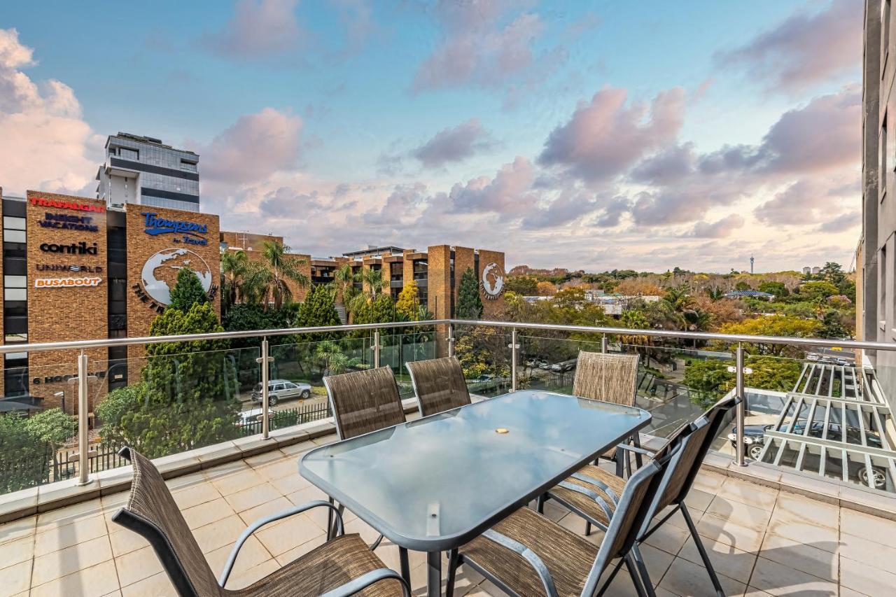 Kmg At The Apex Apartment