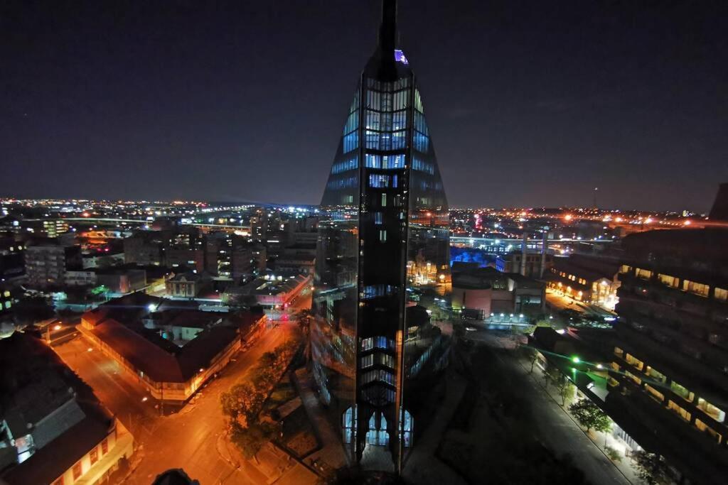 1507-amazing Views & Unique Joburg Cbd Luxury *