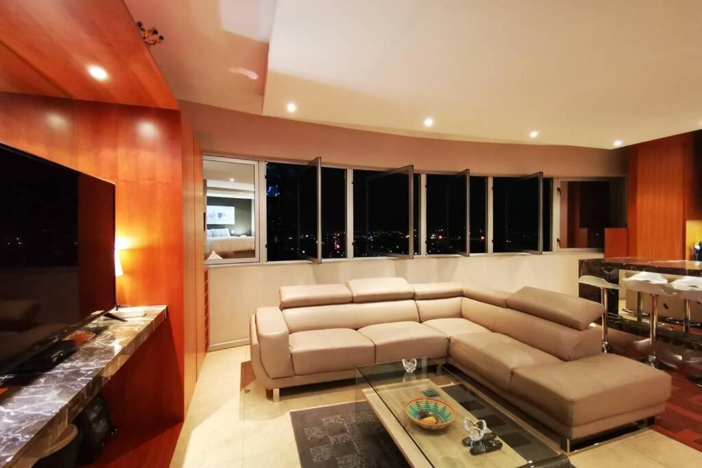 1507-amazing Views & Unique Joburg Cbd Luxury Apartment Johannesburg
