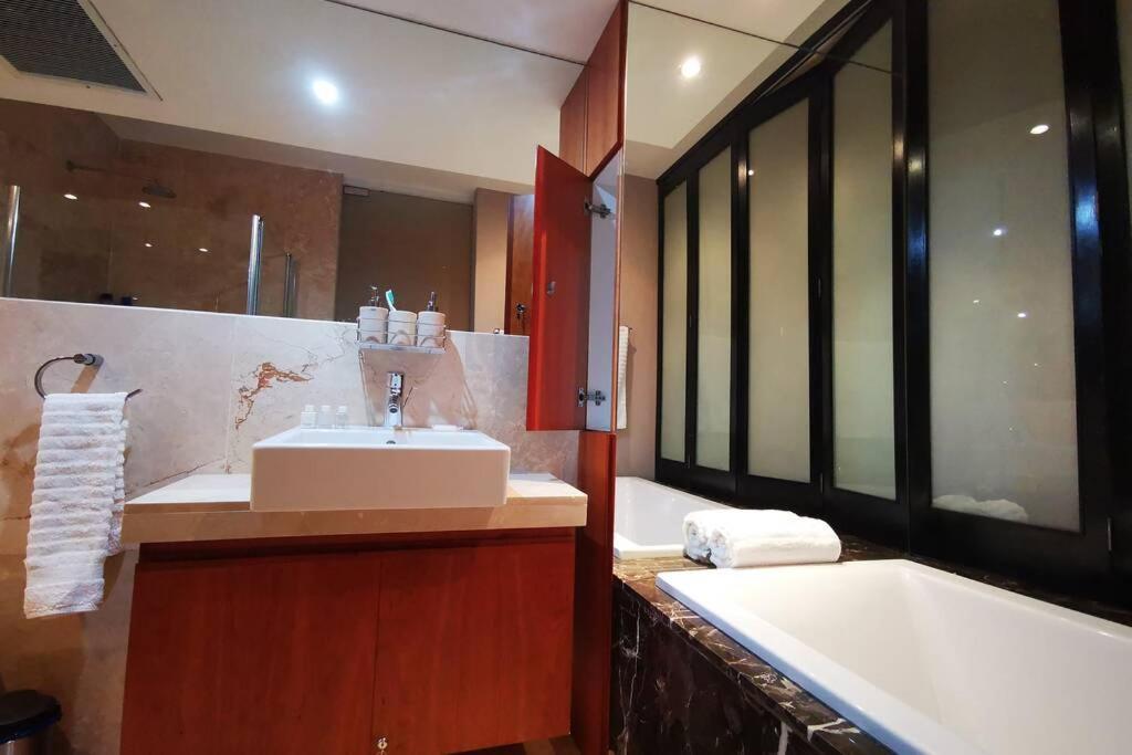 1507-amazing Views & Unique Joburg Cbd Luxury Apartment Johannesburg