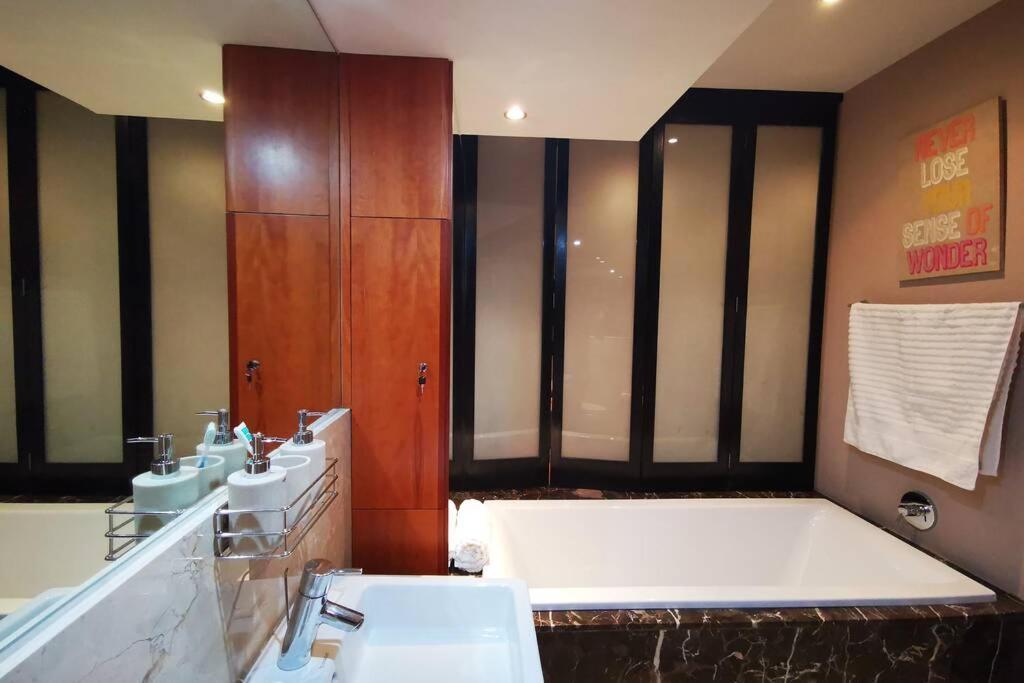 1507-amazing Views & Unique Joburg Cbd Luxury Johannesburg