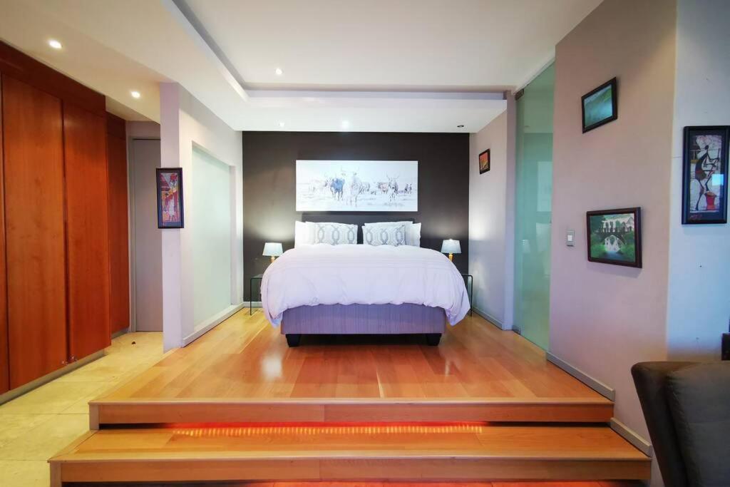 1507-amazing Views & Unique Joburg Cbd Luxury Johannesburg