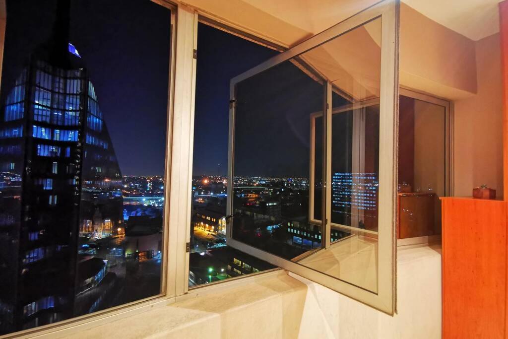 1507-amazing Views & Unique Joburg Cbd Luxury Apartment Johannesburg