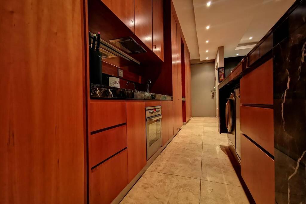 1507-amazing Views & Unique Joburg Cbd Luxury Apartment Johannesburg